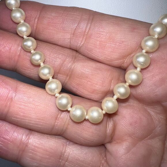 Vintage Made in Japan Faux Pearl Necklace - Picture 2 of 6